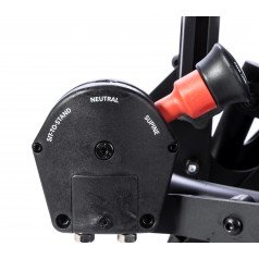 Механизм наклона назад (требуется подголовник, рекомендуется регулируемый столик)